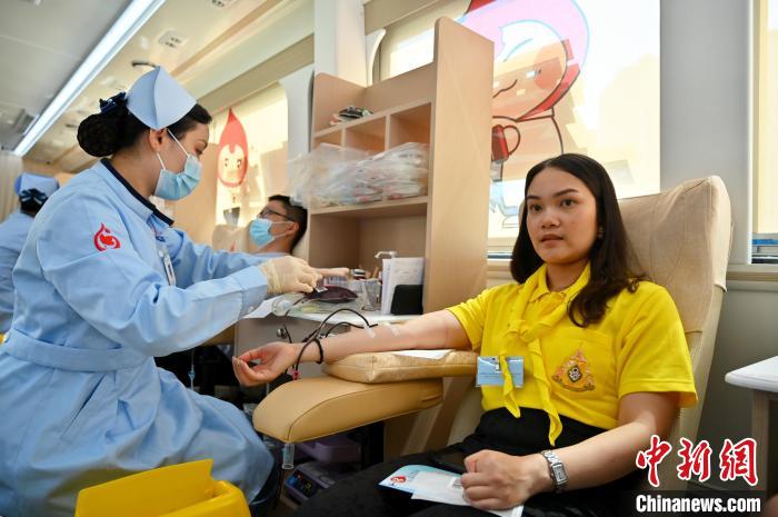 圖為獻血活動現場。　俞靖 攝