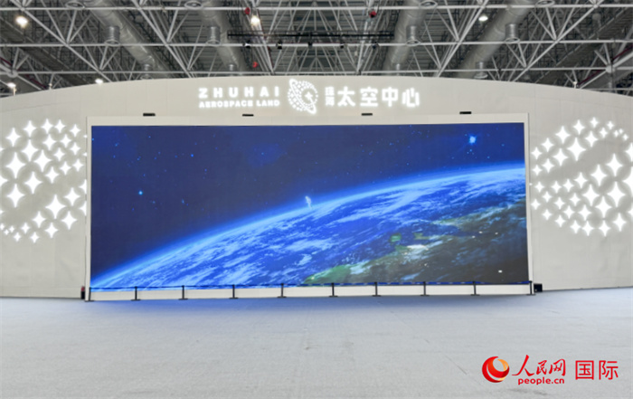 珠海太空中心是珠海市為發(fā)揮中國航展品牌效應和帶動效應而打造的“永不落幕的航展”。人民網(wǎng)記者 張麗鷗攝