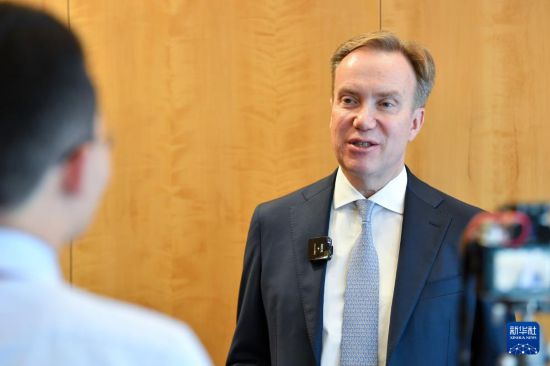 1月9日，在瑞士日內(nèi)瓦，世界經(jīng)濟(jì)論壇總裁博爾格·布倫德接受新華社記者專訪。新華社記者 連漪 攝