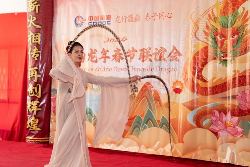 巴西藝術家表演中國舞。里約天主教大學孔子學院供圖