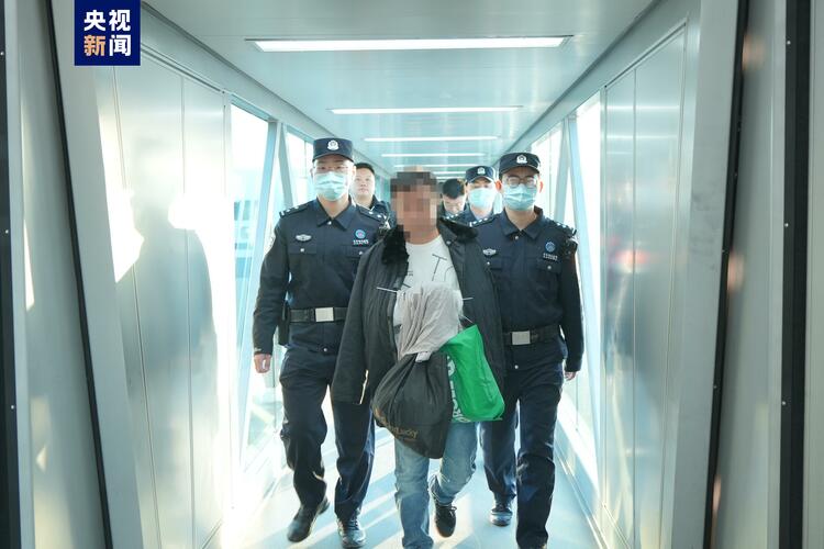 中印尼執法合作再添新成果 一名重要紅通犯罪嫌疑人被押解回國