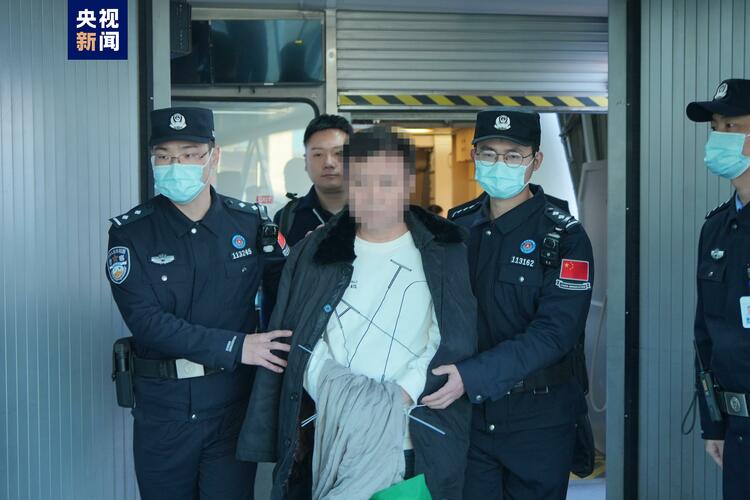 中印尼執法合作再添新成果 一名重要紅通犯罪嫌疑人被押解回國