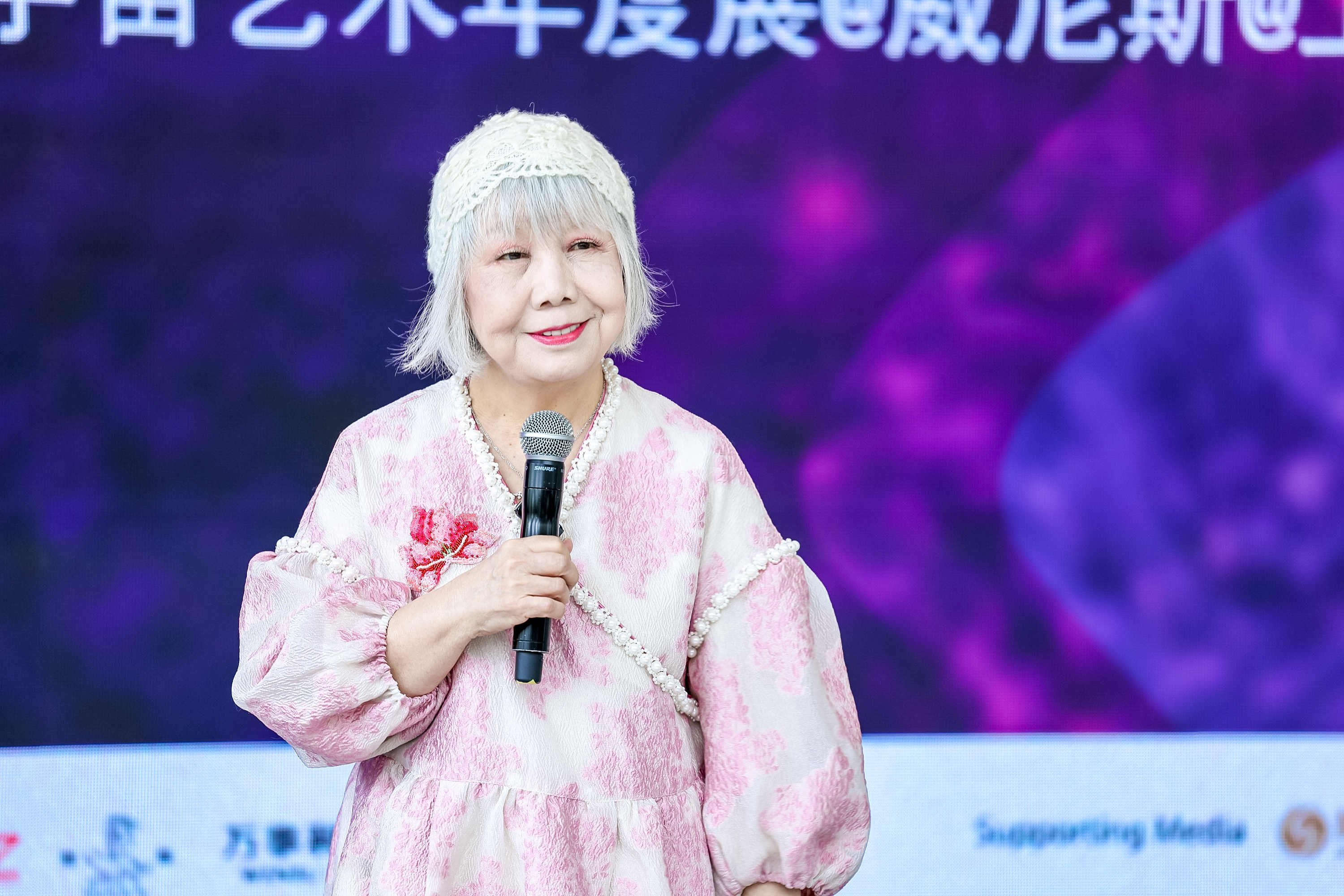 圖3：資深策展人、藝評家、臺北實踐大學教授陸蓉之致辭（圖片：鳳凰中心）