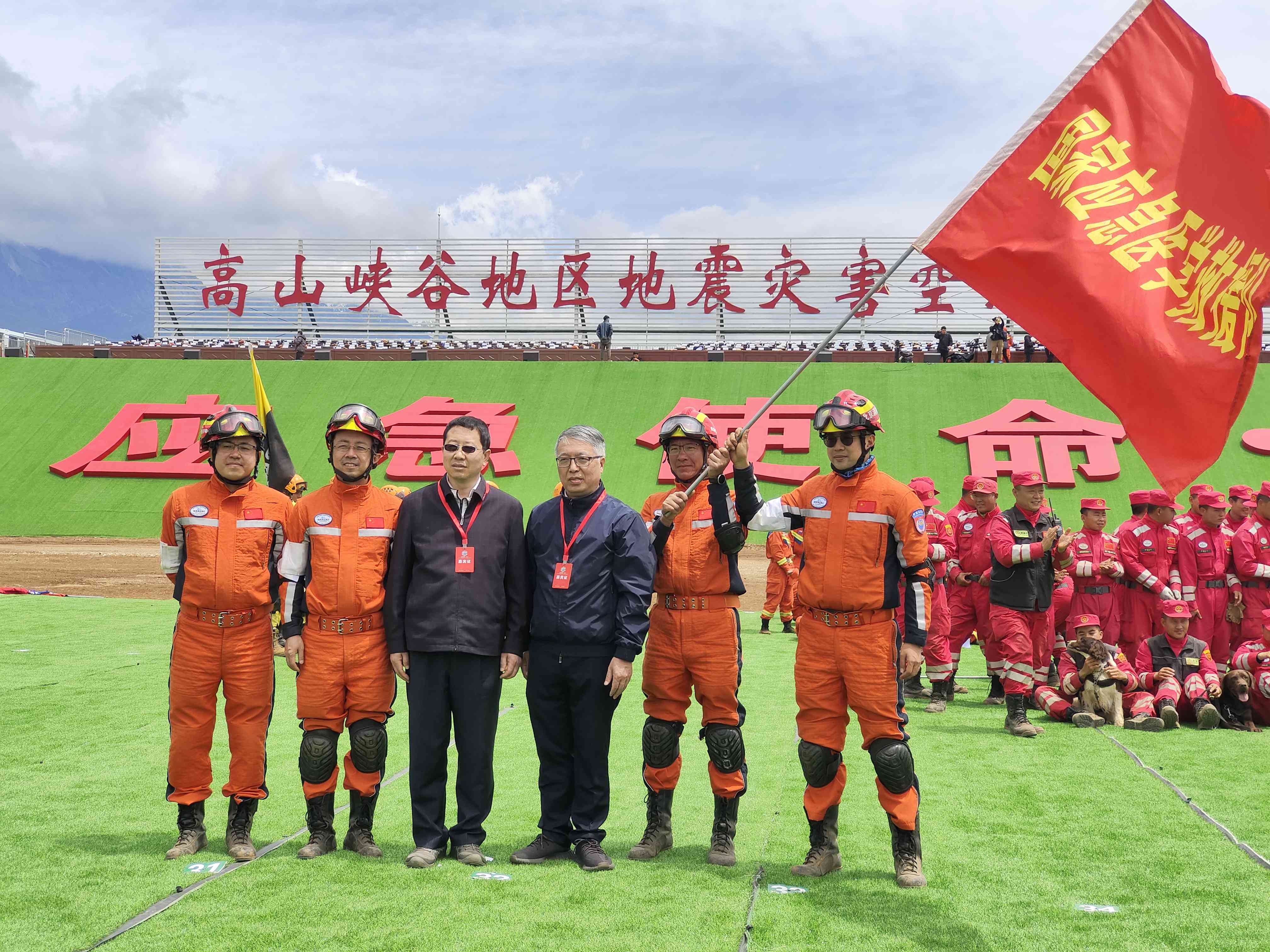 呂國忠以總領隊身份，帶領國家應急醫學救援隊演練。受訪者供圖