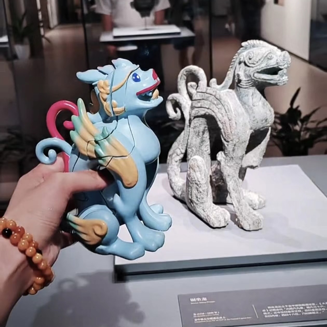 文創銅坐龍保留了文物的原始特征