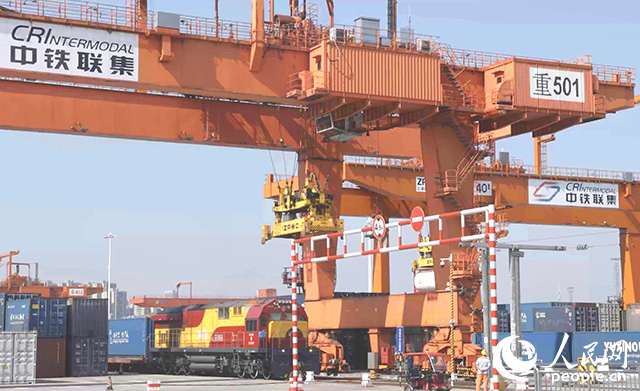 位于重慶國際物流樞紐園區(qū)的重慶鐵路集裝箱中心站。 人民網記者 劉祎攝