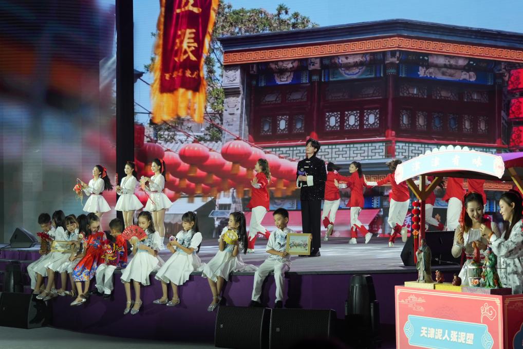 《津門謠》節目現場。人民網記者 于凱攝