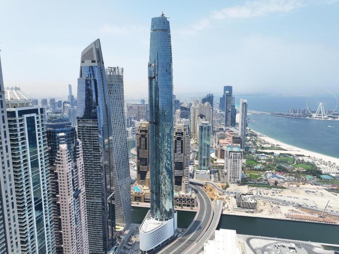 圖中最高建筑即為迪拜藍天酒店。中鐵十八局供圖