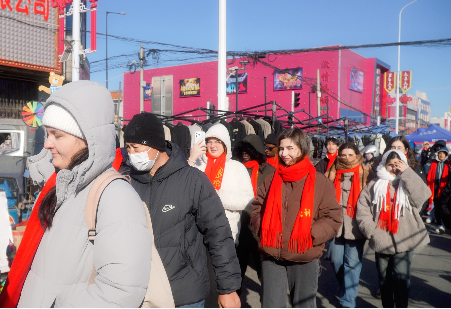 津彩過大年 | 國際青年趕鄉村大集 這個非遺春節收獲多多