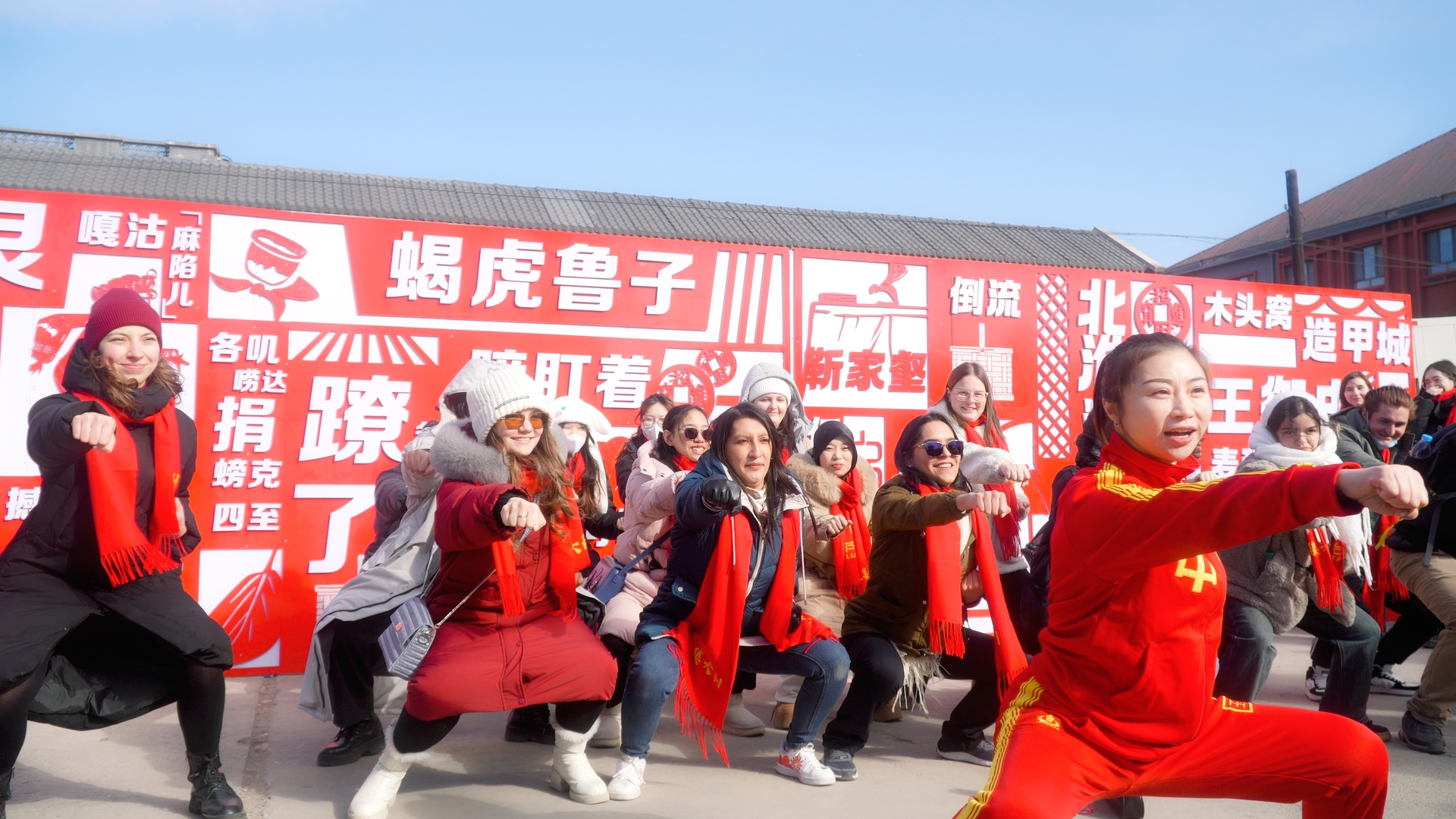 津彩過大年 | 國際青年趕鄉村大集 這個非遺春節收獲多多