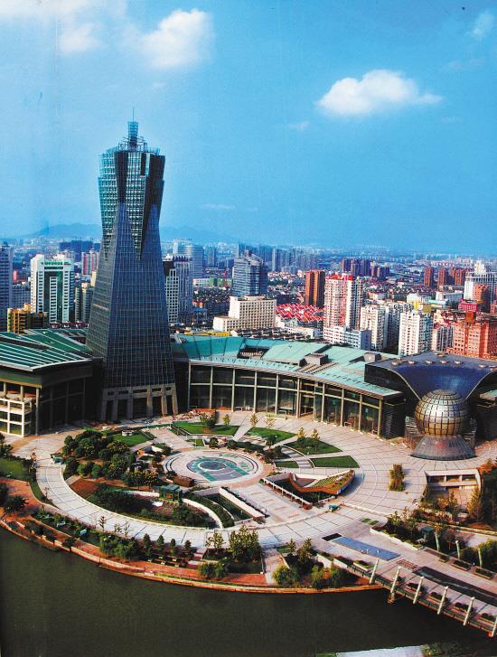 追光的你丨勞動創造幸福未來