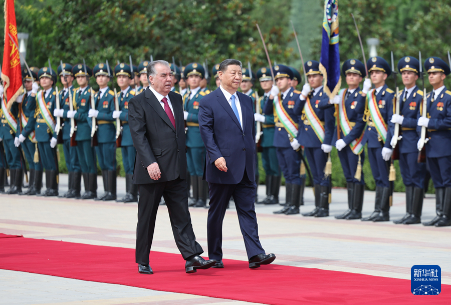 習近平同塔吉克斯坦總統拉赫蒙舉行會談