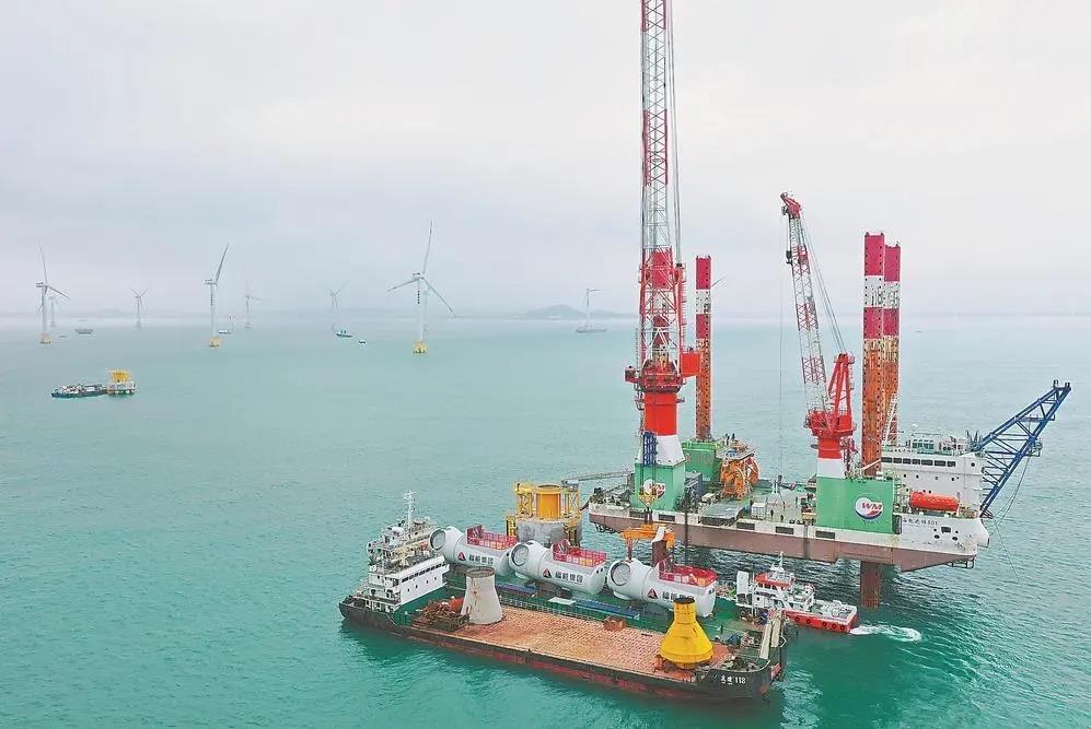 福能集團曾是“一煤獨大”的老國企，近年來積極轉型，布局新能源、新材料、醫療健康等領域。圖為福能集團三川海上風電項目。（資料圖片）