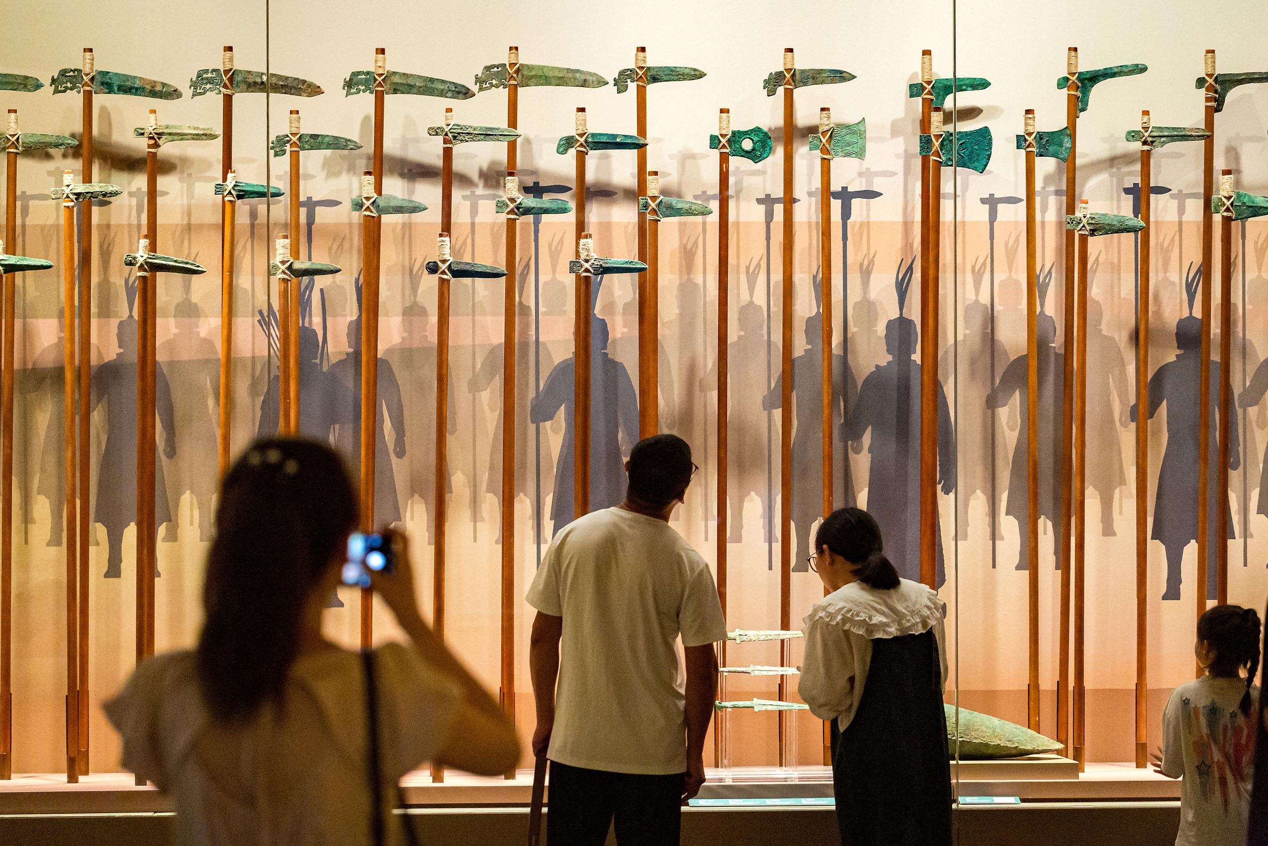 △2024年8月25日，游客在河南省安陽市殷墟博物館參觀。