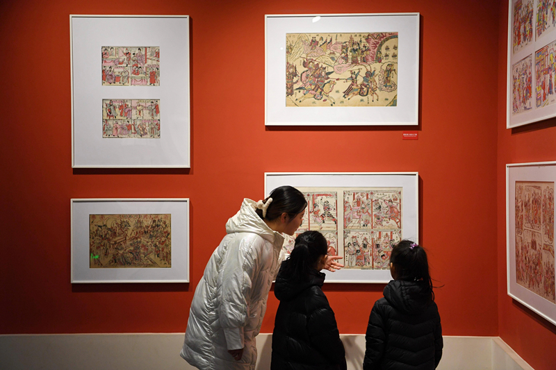 2023年2月3日，游客在河北武強(qiáng)年畫博物館參觀。