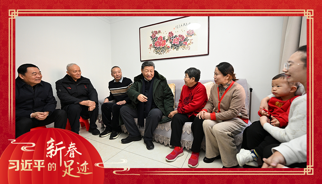 2025年1月23日，農(nóng)歷新年前夕，習(xí)近平總書(shū)記在遼寧沈陽(yáng)大東區(qū)長(zhǎng)安街道長(zhǎng)安小區(qū)考察時(shí)，走進(jìn)居民郎素蘭家中看望。