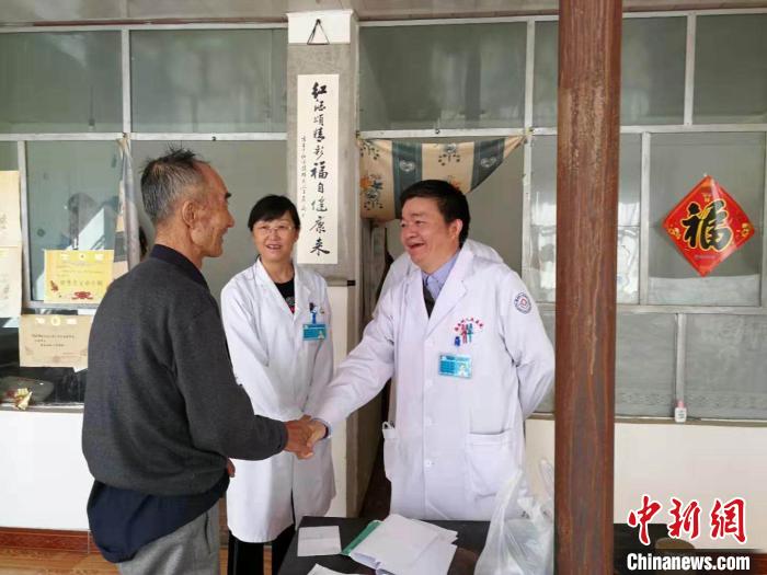 浙江援青醫生千里扶貧路：盼患病老鄉少一個是一個