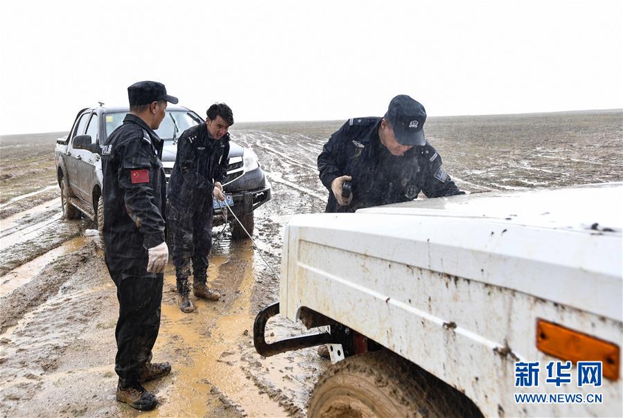 （圖文互動）（4）記者手記：可可西里，“挪”向“藏羚羊大產(chǎn)房”的14個半小時