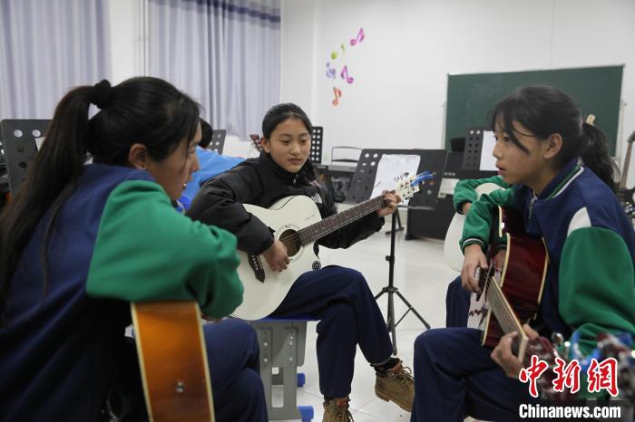 青海瑪沁：減負不減質“均衡發展”是教育關鍵詞
