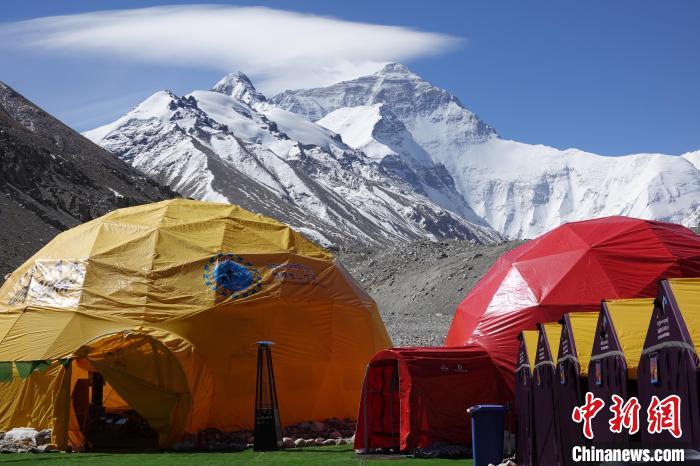 5月9日的珠峰北坡登山大本營。　冉文娟 攝