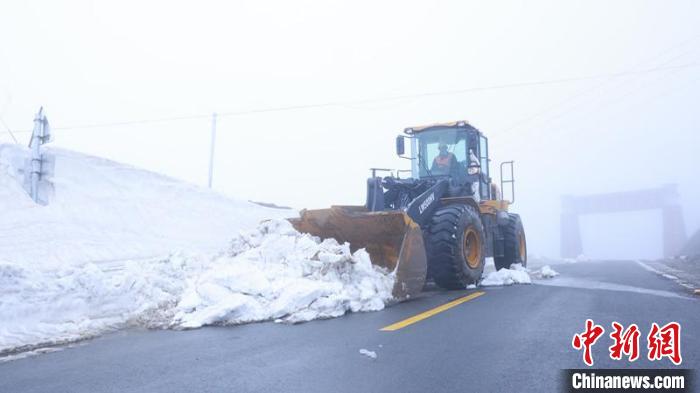 西藏玉麥鄉曲玉道班：養護邊境公路確保昔日“孤島”暢通