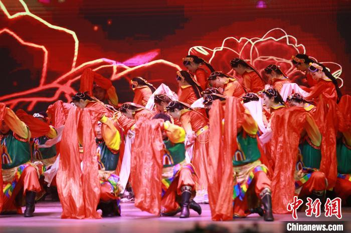 圖為農行西藏分行演出現場。　農行西藏分行 供圖