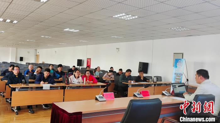 圖為培訓會現場。　貢桑拉姆 攝