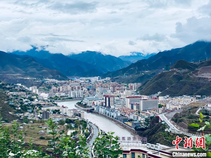 圖為“藏東明珠”昌都?！±罱瓕?攝