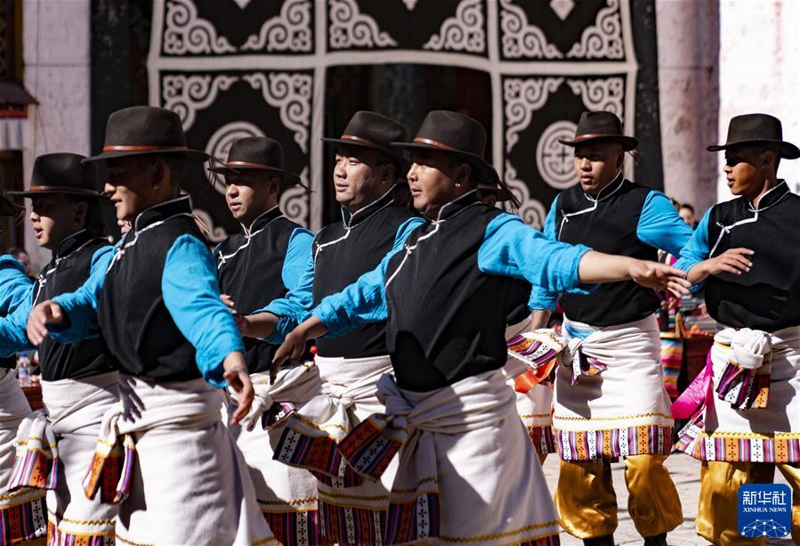 (社會)(3)拉薩:八廓街老大院里的笑聲