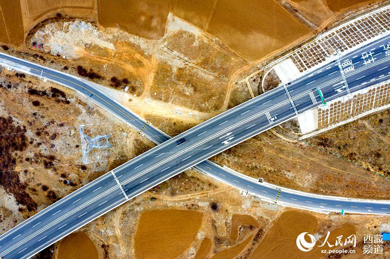 拉林高等級(jí)公路。徐馭堯攝