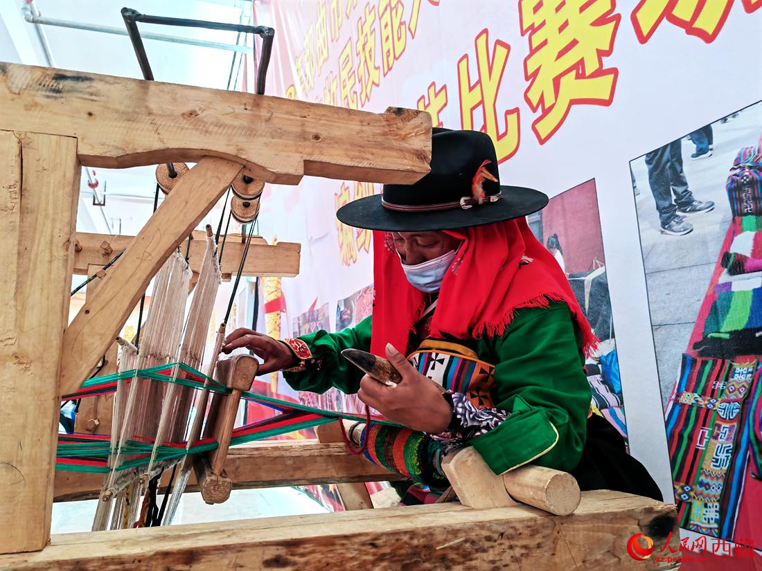 紡織手藝展示。人民網 李海霞攝