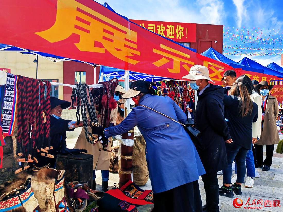 技能大賽現場引來不少客戶。人民網 李海霞攝