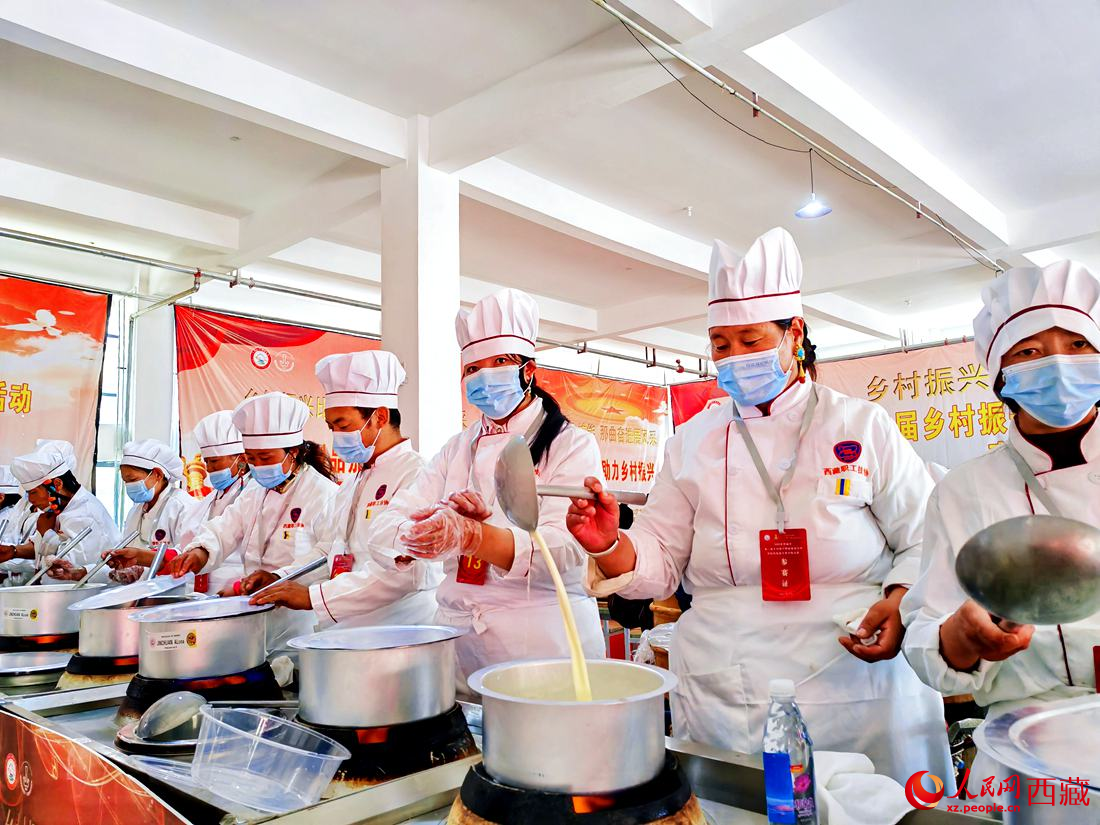 廚藝比拼。人民網 李海霞攝