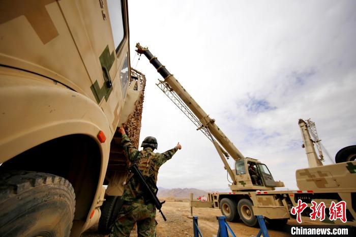 圖為野戰車輛搶修環節。　 祁漢智 攝