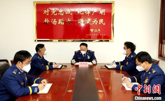 圖為西藏森林消防總隊(duì)在二十大開(kāi)幕會(huì)結(jié)束后組織學(xué)習(xí)討論。　西藏森林消防總隊(duì)供圖