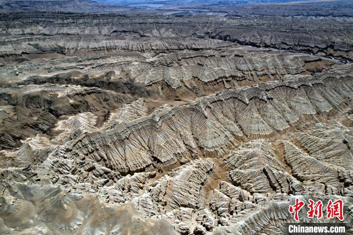 4月5日，西藏阿里札達土林。(無人機照片) 李林 攝