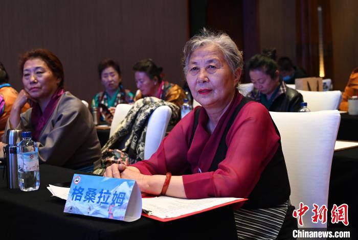 圖為西藏銀發旅游產品體驗團老年代表。　趙朗 攝