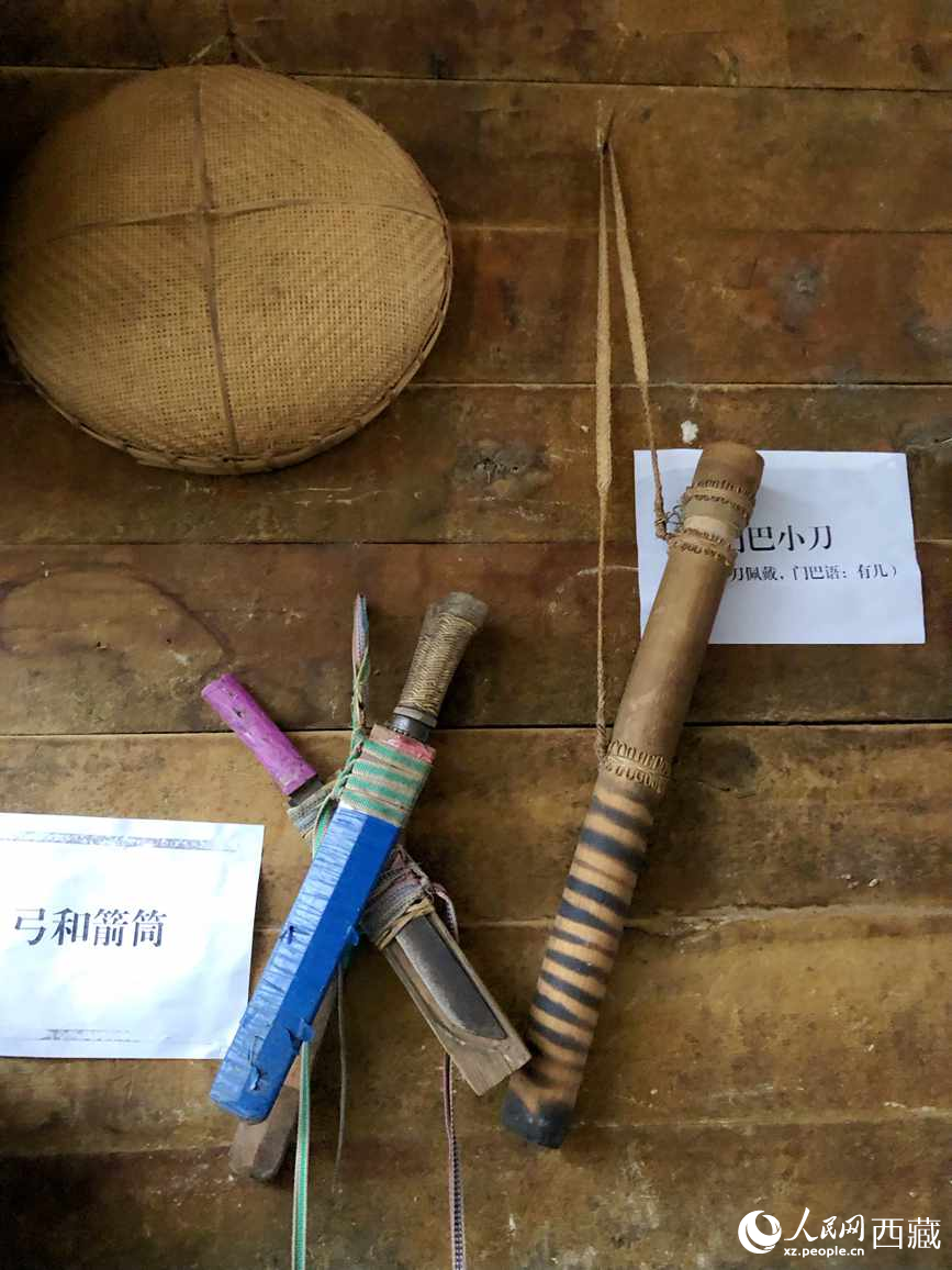 當地獨具特色的藤竹工藝品。